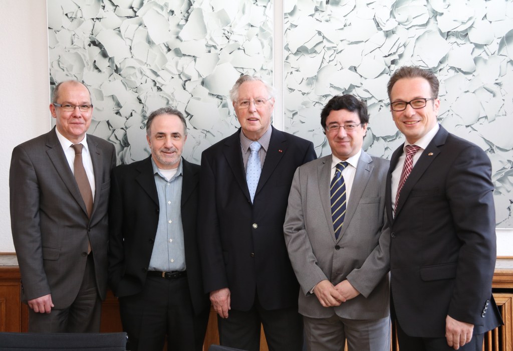 (v.r.) Bürgermeister Reiner Breuer, Dr. José Manuel Carneiro Mendes, der Portugiesische Generalkonsul, Norbert Fassbender, Luis Filipe Batista, und Thomas Schütz, die Organisatoren des Großevents „Portugal zu Gast in Neuss“ am 9. und 10. Juni 2017.