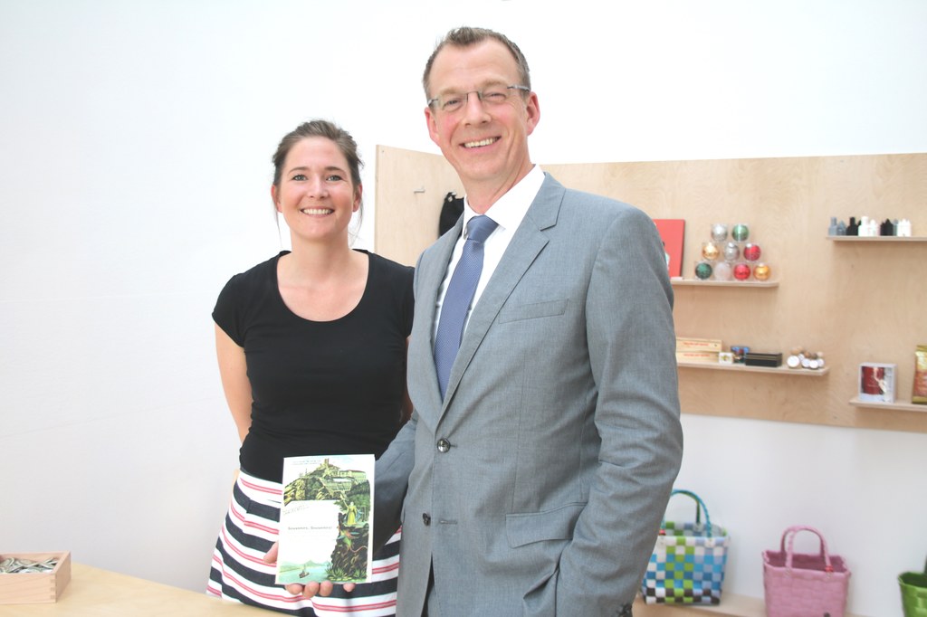 Die Kuratoren der Ausstellung: Dr. Ulf Sölter, stellvertretender Museumsdirektor, und Romina Pieper. 