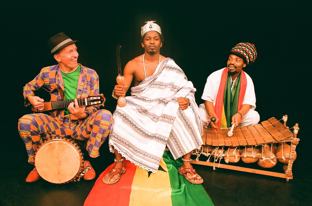 Das Ensemble Adesa kommt am Sonntag, 27. Mai 2018, mit „Jabahee“ in der Reihe „Kultur für Kinder“ in das Rheinische Landestheater. Foto: FAFA music