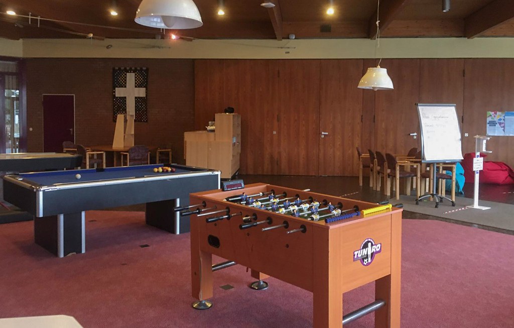 Kinder- und Jugendtreff Versöhnungskirche: Billard- & Kickertisch Kicker und Billardtisch im Kinder- und Jugendtreff der Reformationskirche